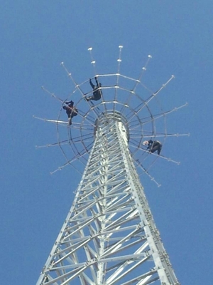 Staal 30m de Driehoekige Mast van Antenneguy wire tower lattice triangle